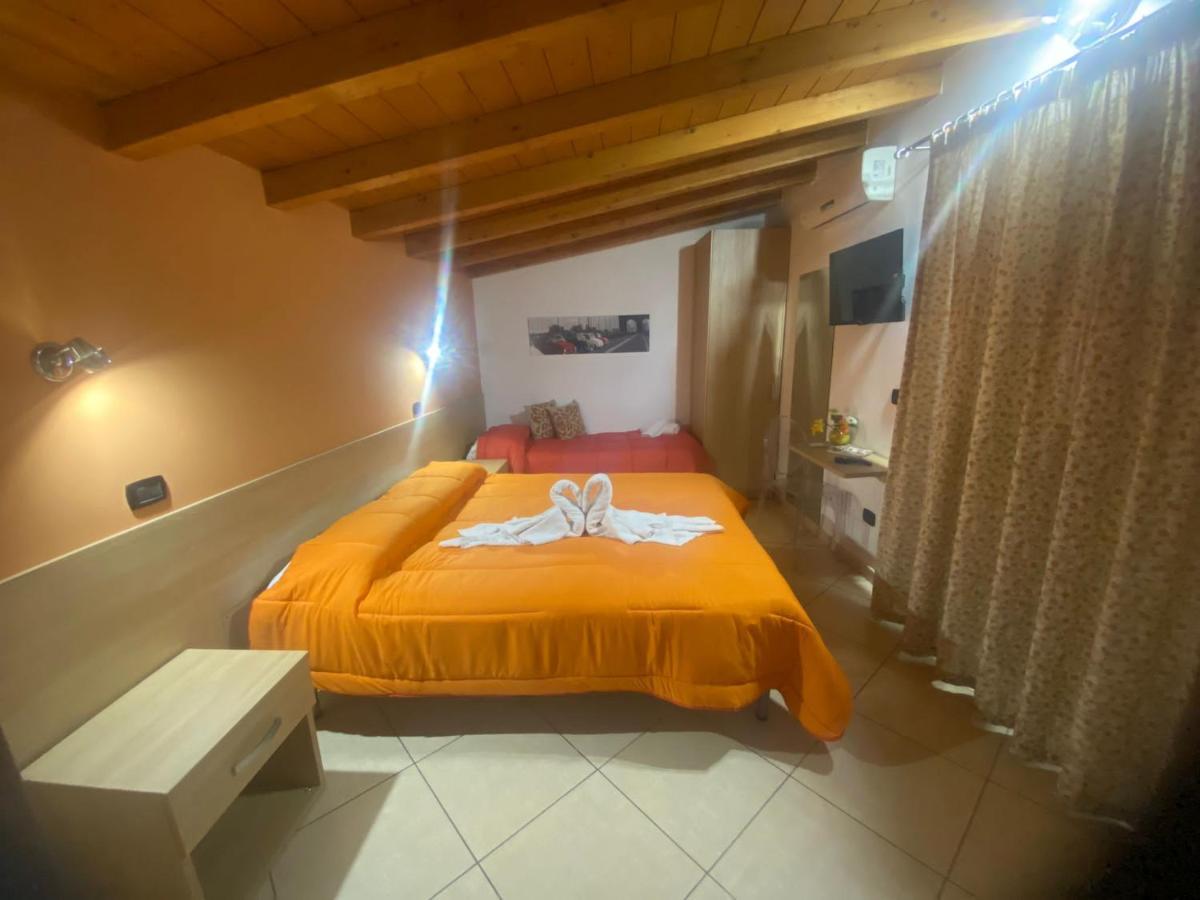 Mandanici :Borgo Marsalini Hotel Barcellona-Pozzo di Gotto Luaran gambar