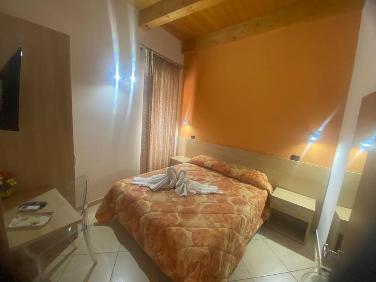 Mandanici :Borgo Marsalini Hotel Barcellona-Pozzo di Gotto Luaran gambar