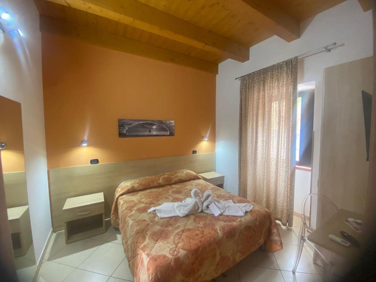 Mandanici :Borgo Marsalini Hotel Barcellona-Pozzo di Gotto Luaran gambar