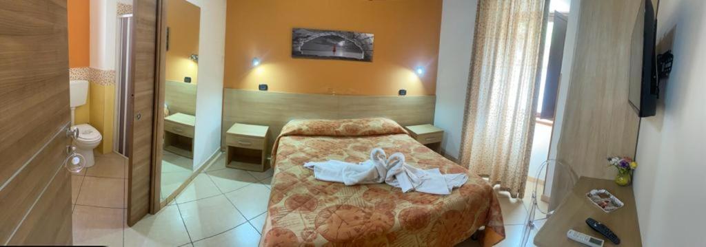 Mandanici :Borgo Marsalini Hotel Barcellona-Pozzo di Gotto Luaran gambar