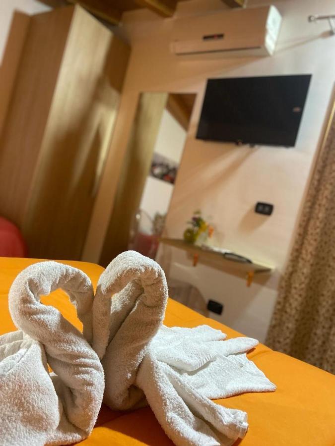 Mandanici :Borgo Marsalini Hotel Barcellona-Pozzo di Gotto Luaran gambar